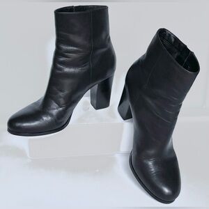 MICHAEL Michael Kors Margaret Ankle Boots in Black Leather size 8 B